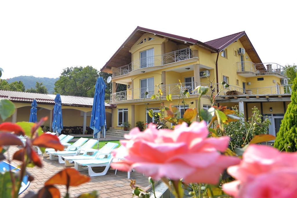 Casa Marina Hotel Ieşelniţa Exterior foto