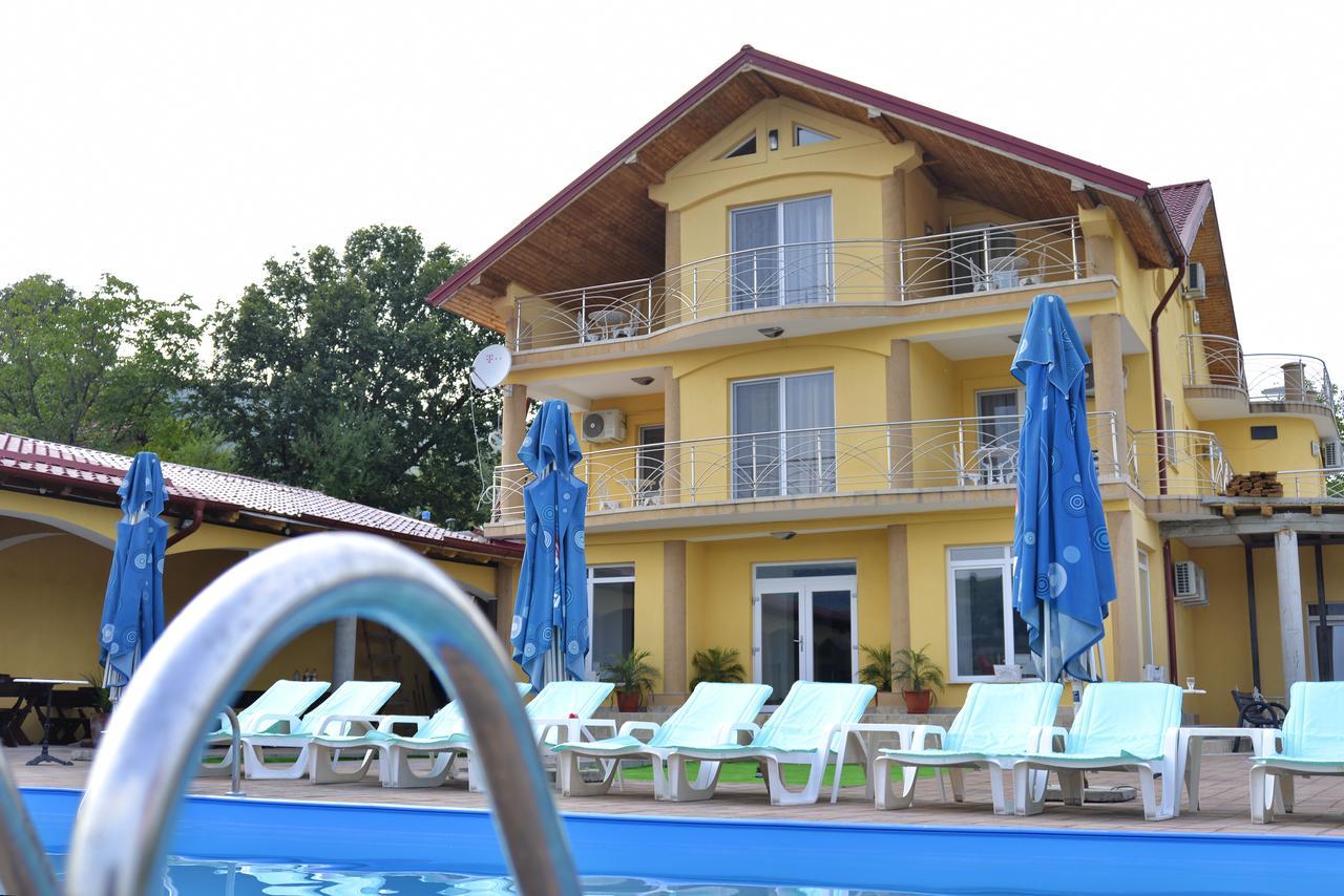 Casa Marina Hotel Ieşelniţa Exterior foto